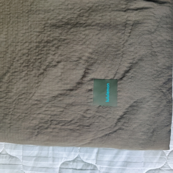 Lululemon Insulated Hiking Vest Large Carob Brown - Picture 3 of 4